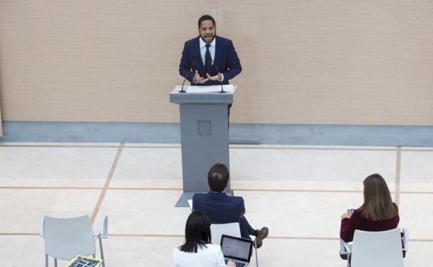 Tras la intervención de Albert Batet, ha llegado el turno del portavoz de Vox, Ignacio Garriga. En ese momento, los diputados de los partidos soberanistas se han levantado y han abandonado el hemiciclo.