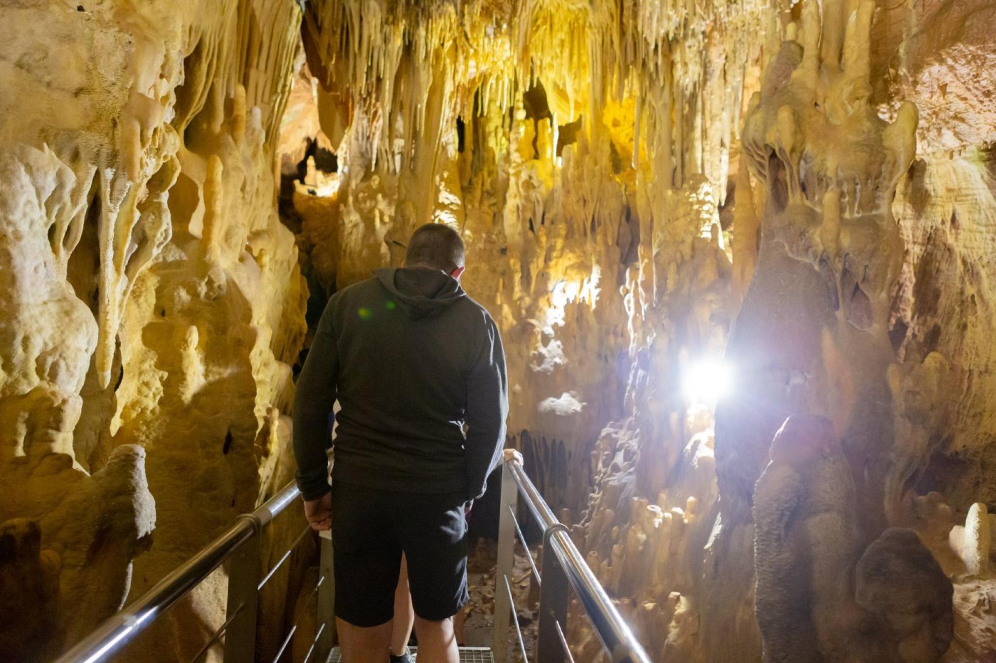 Visitas. Las cuevas de Ortigosa son accesibles y se pueden visitar de forma guiada.