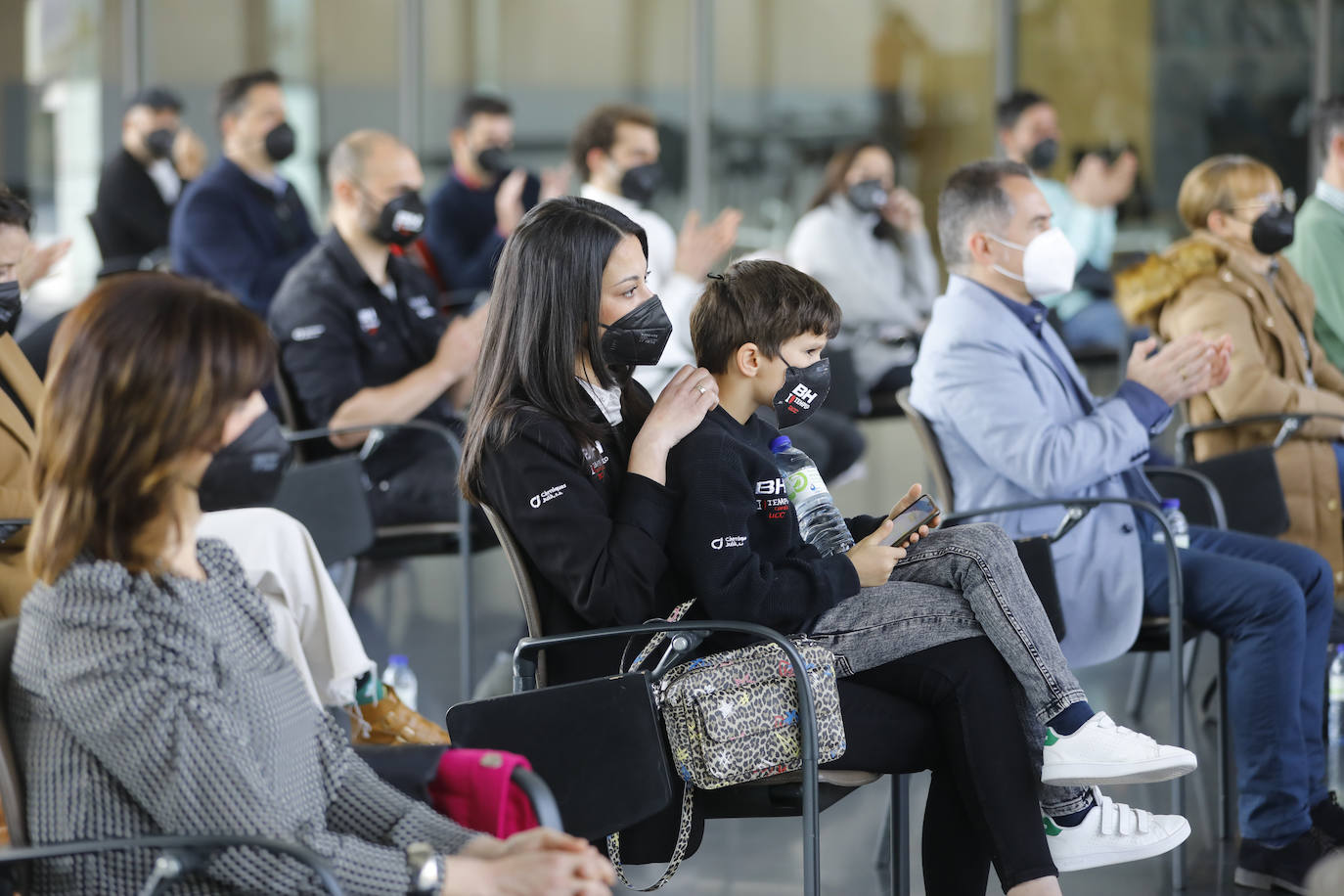 En Riojaforum estuvo acompañado por su familia, su equipo, patrocinadores, autoridades y algunos medios de comunicación