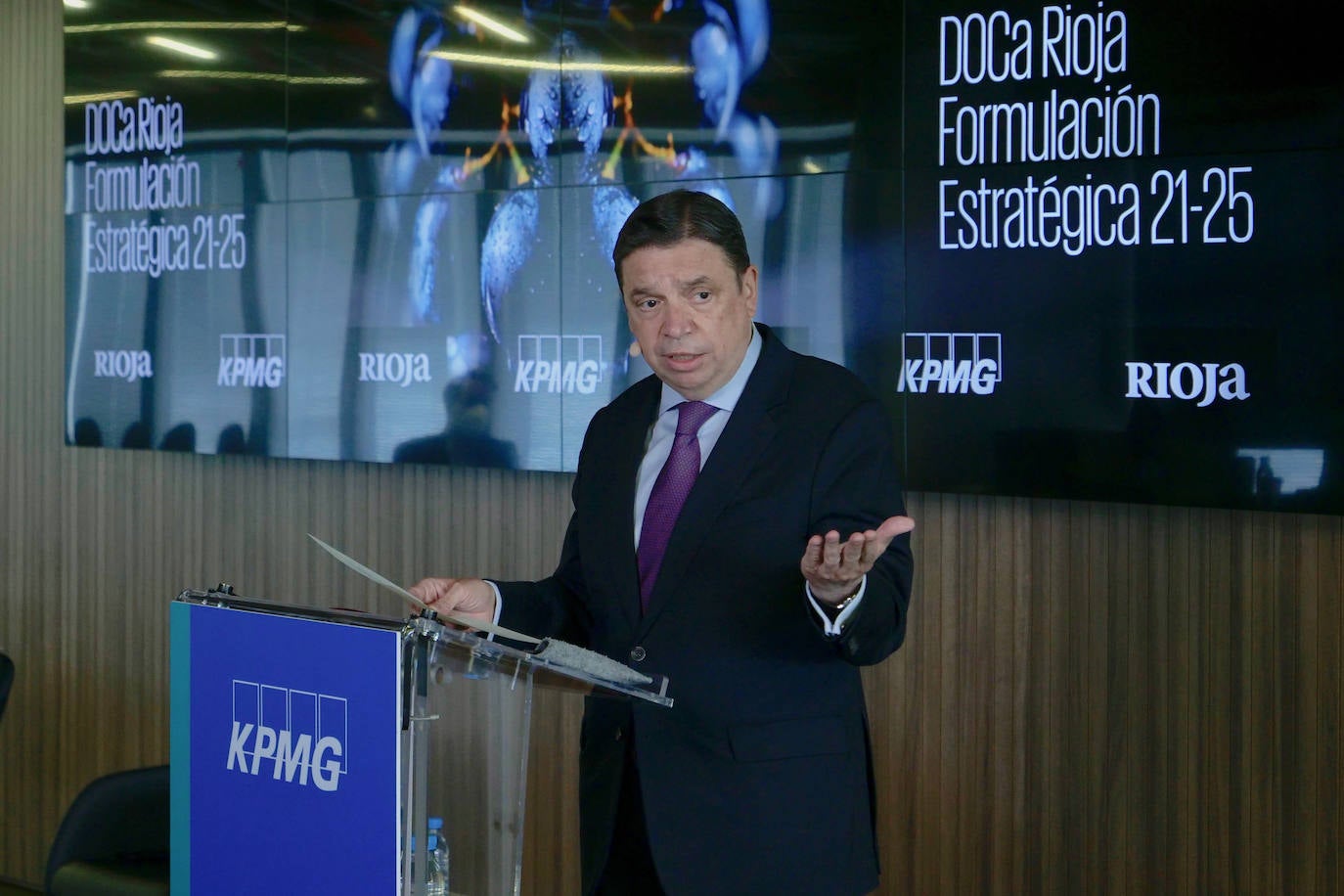 Momento de la intervención del ministro de Agricultura, Pesca y Alimentación, durante el acto de presentación del Plan Estratégico de Rioja - 2021-2025.