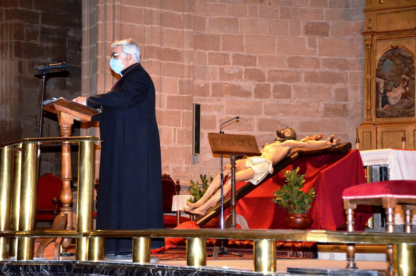 Fotos: Vía Crucis en la catedral de Calahorra