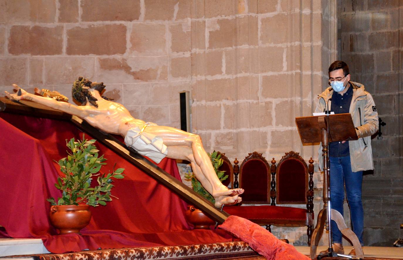 Fotos: Vía Crucis en la catedral de Calahorra