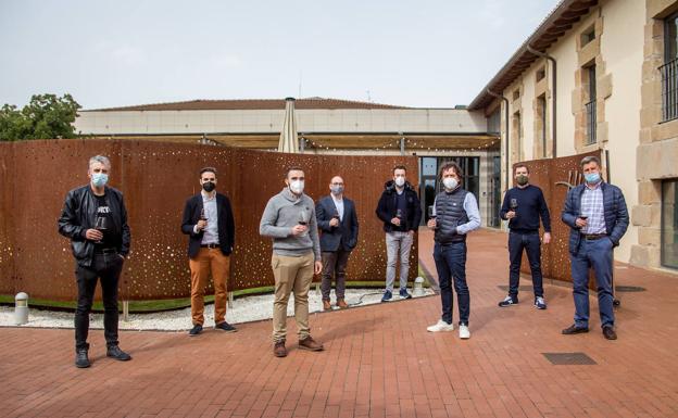De izquierda a derecha, Alberto Gil, David García (Brener), Ignacio Naharro (Maheri), Alberto Torroba (Argraf), Enrique Echepare (Quercus), Sergio Aja (Calcco), Miguel Sáenz y Roberto Jalle (Rivercap).