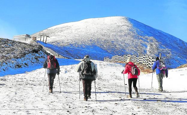 Valdezcaray. Pisar nieve también puede ser un buen plan, siempre teniendo en cuenta que la montaña no es un juego. 