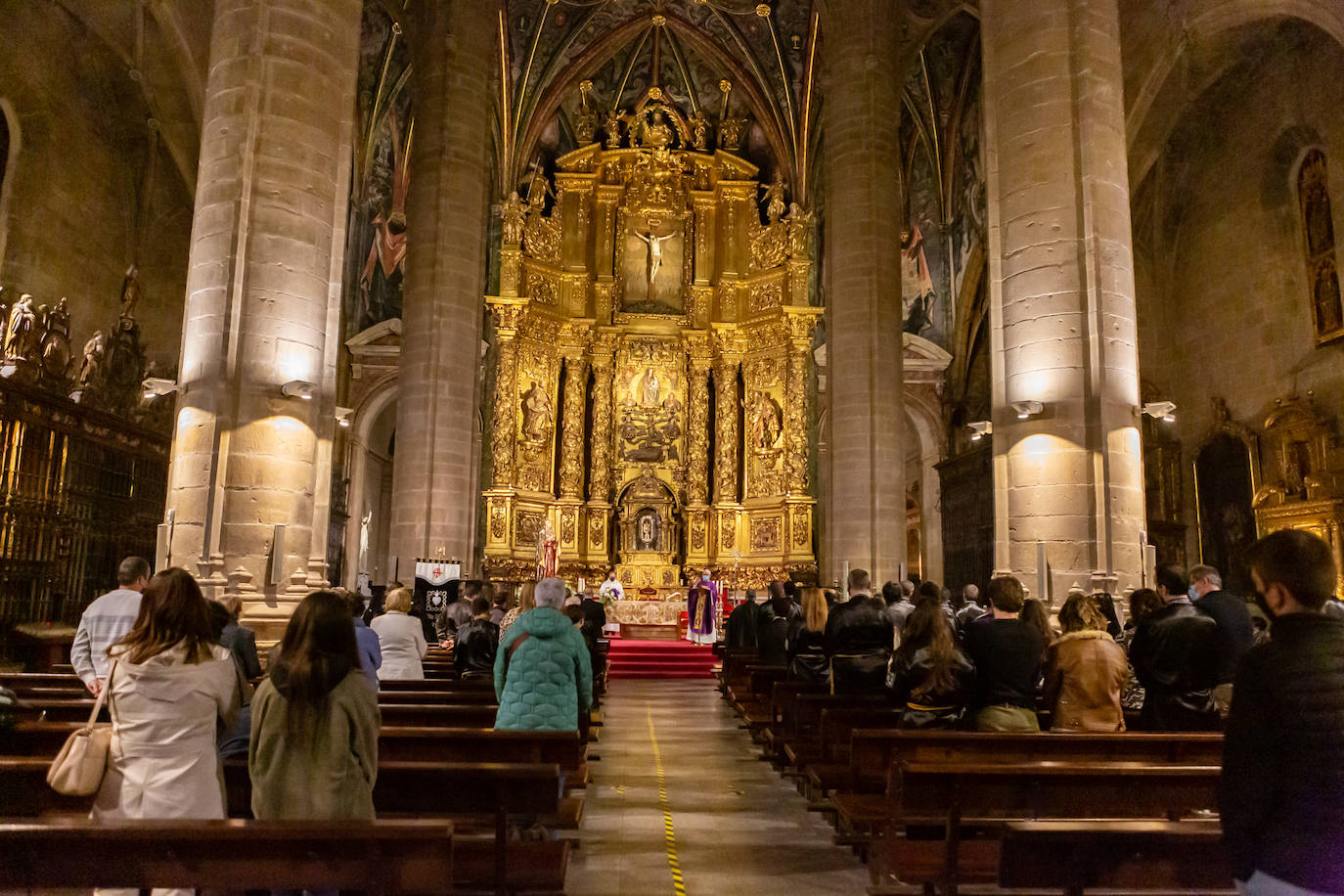 En La Redonda, la Cofradía de la Virgen de la Soledad realizó el Miércoles Santo el acto denominado 'Los siete encuentros con la madre'.