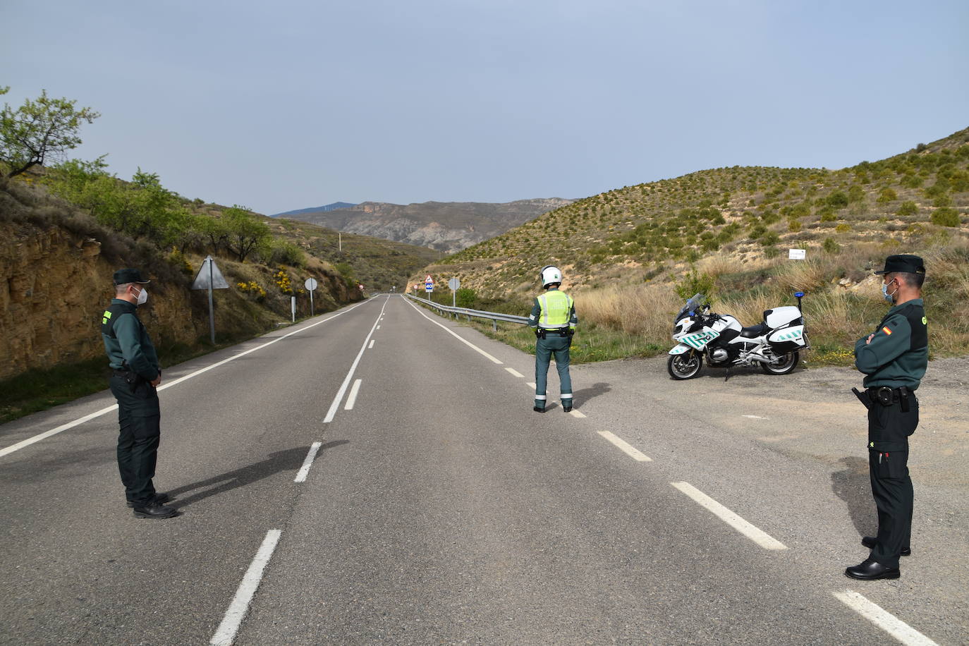 Las calles estaban desiertas en Cervera del Río Alhama y en Valverde en el primer día tras pasar al nivel 6 del semáforo por su alta incidencia de coronavirus.