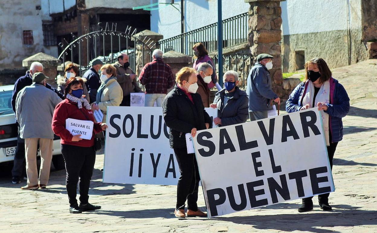 Concentración de la plataforma en Ortigosa. 