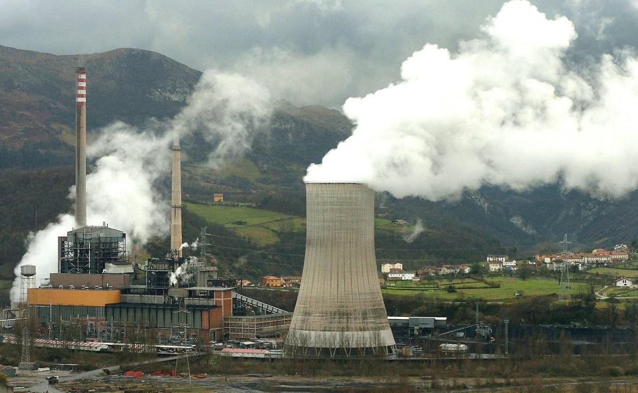 La central térmica de Soto de Ribera, en las proximidades de Oviedo.