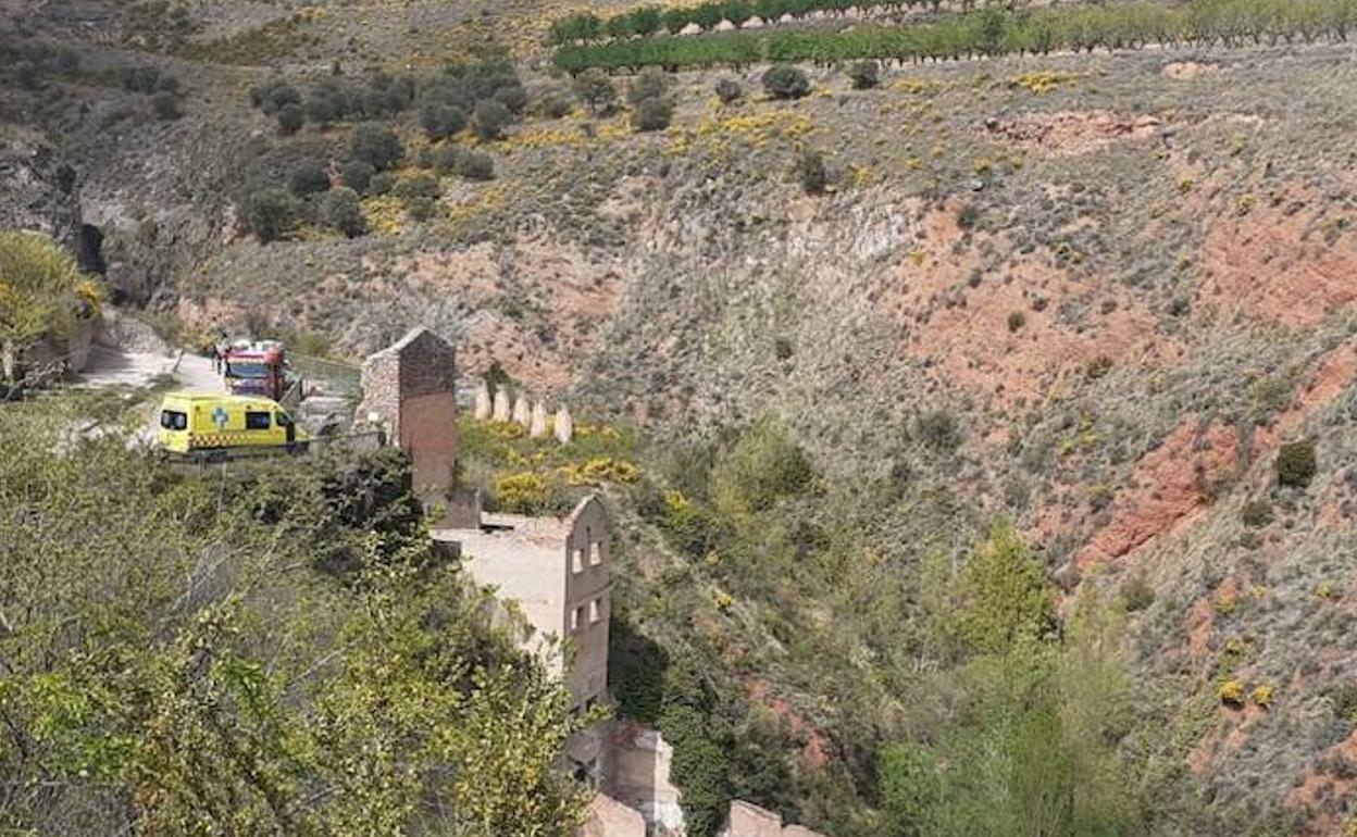 Ambulancia, Bomberos y Guardia Civil han acudido al lugar del suceso. 