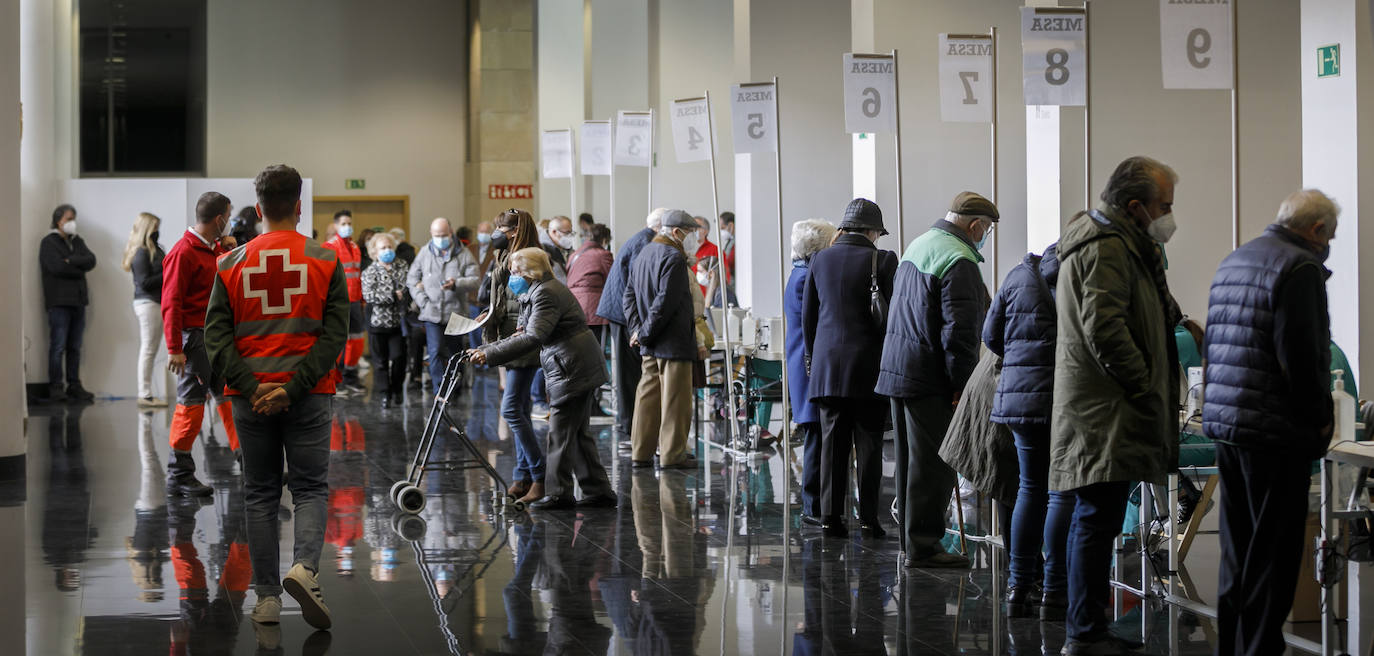 Unos 1.500 logroñeses han sido citados este martes en el Palacio de Congresos de la capital riojana