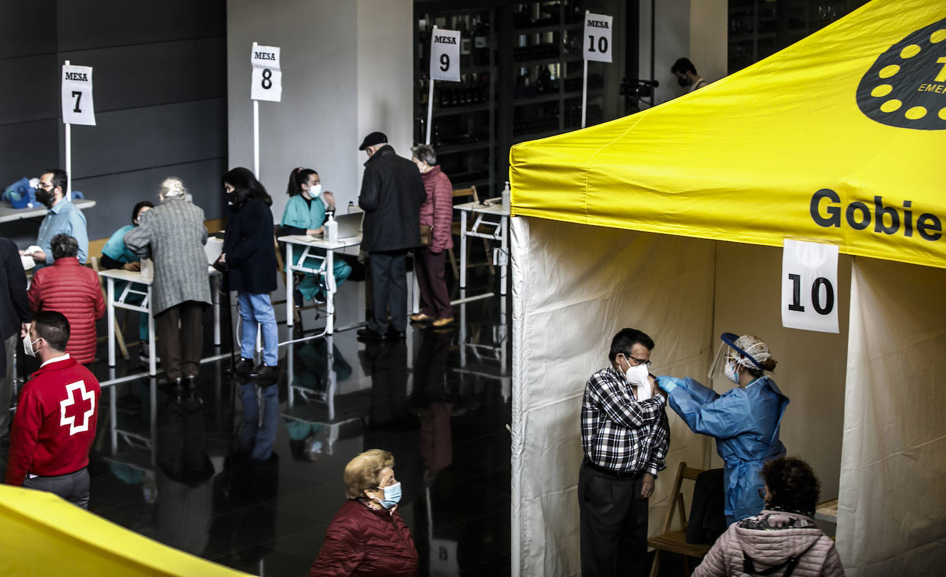 Unos 1.500 logroñeses han sido citados este martes en el Palacio de Congresos de la capital riojana