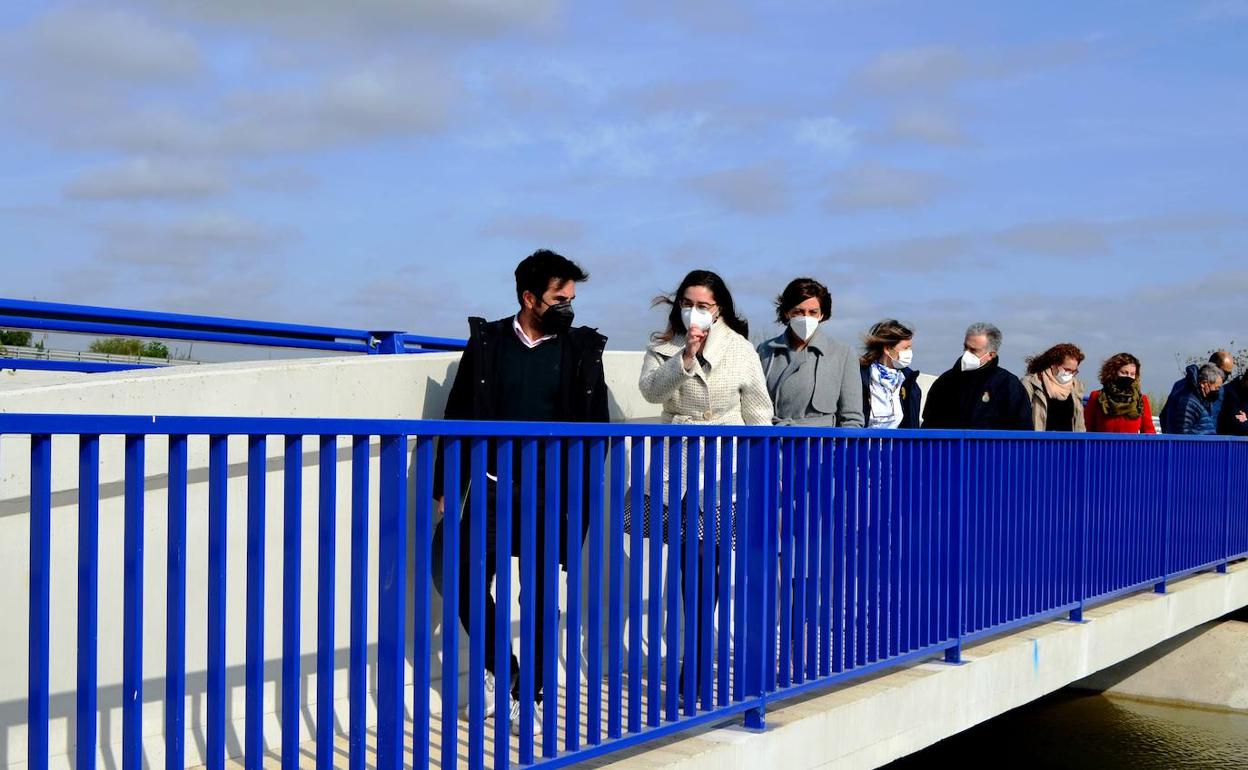 El canal de Lodosa estrena puente en Calahorra