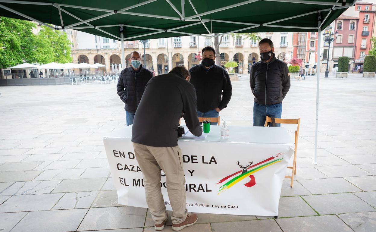 Recogida de firmas para una nueva Ley de Caza que «tenga en cuenta a los cazadores»