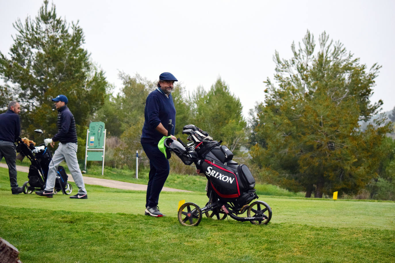 Los jugadores disfrutaron de una gran jornada de golf en el primer torneo de la Liga de Golf y Vino.