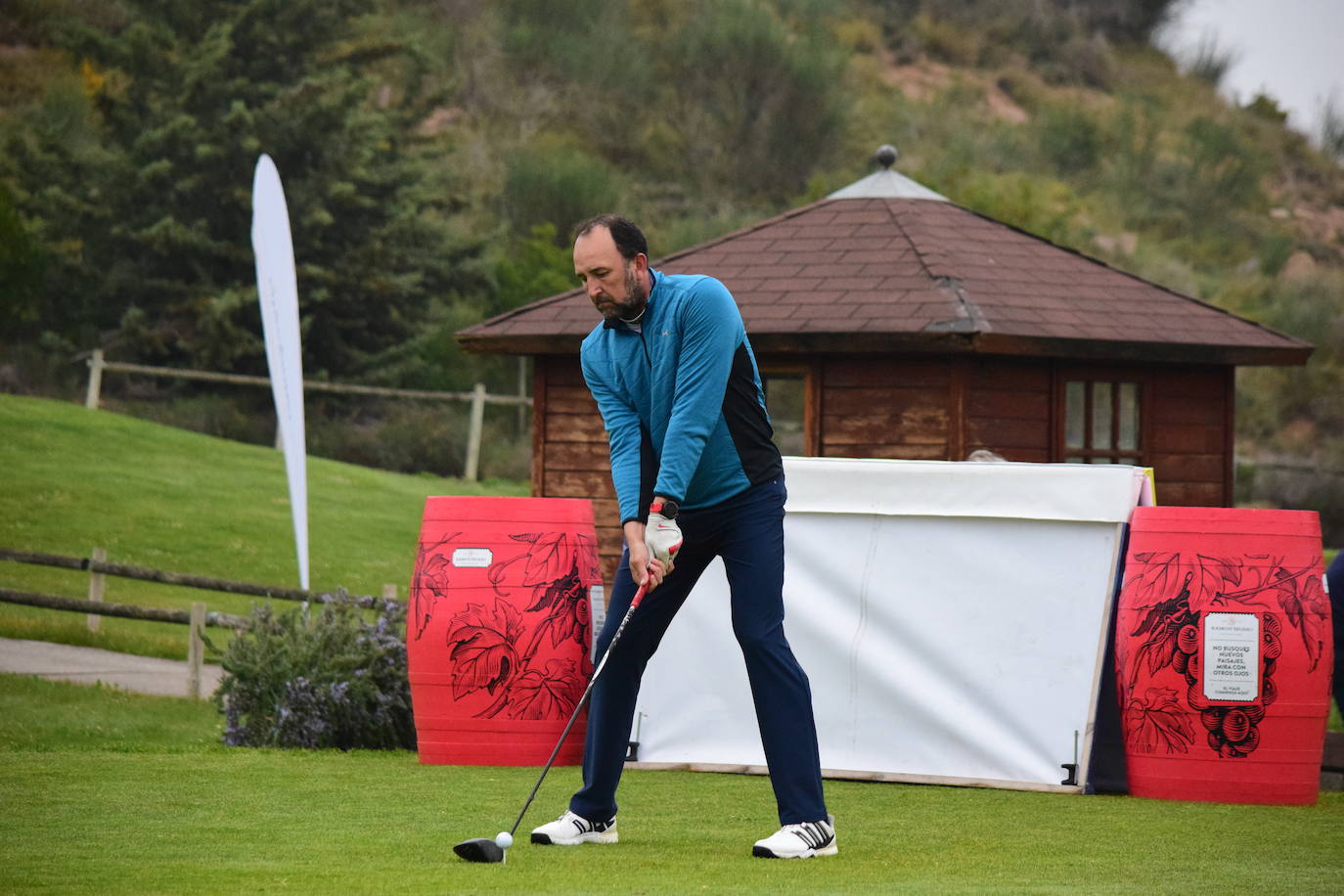 Los jugadores disfrutaron de una gran jornada de golf en el primer torneo de la Liga de Golf y Vino.