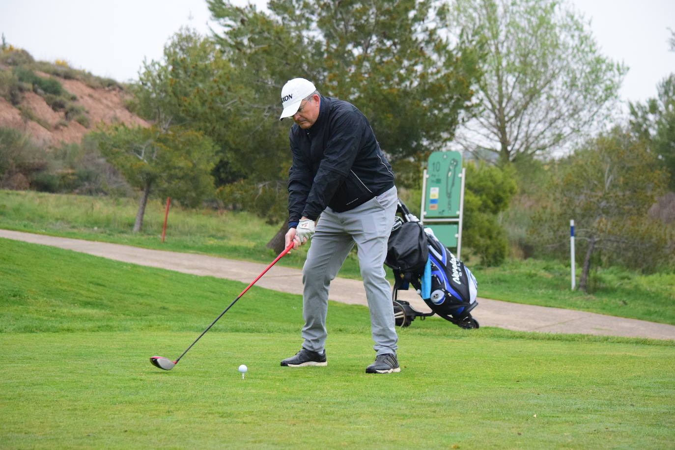 Los jugadores disfrutaron de una gran jornada de golf en el primer torneo de la Liga de Golf y Vino.