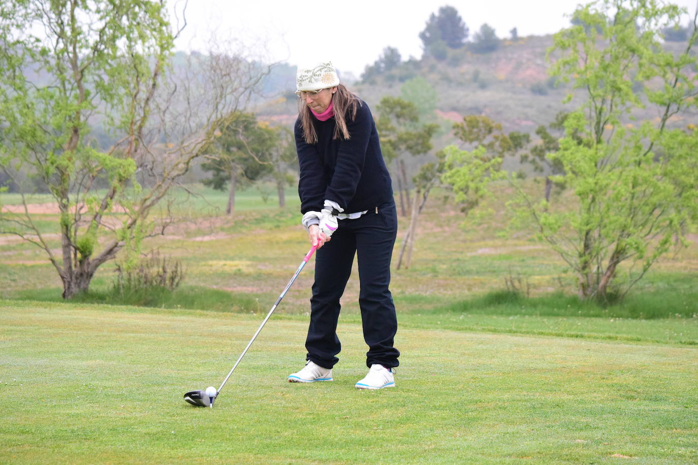 Los jugadores disfrutaron de una gran jornada de golf en el primer torneo de la Liga de Golf y Vino.