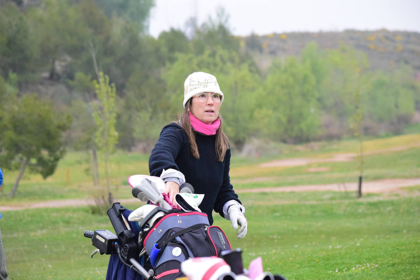 Los jugadores disfrutaron de una gran jornada de golf en el primer torneo de la Liga de Golf y Vino.