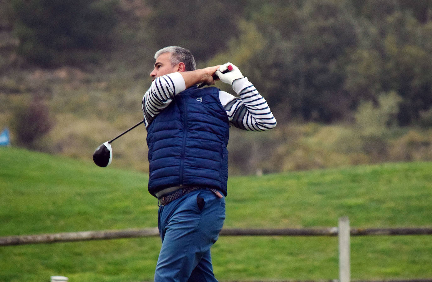 Los jugadores disfrutaron de una gran jornada de golf en el primer torneo de la Liga de Golf y Vino.