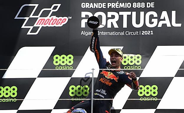 Raúl Fernández gana y confirma el poderío de los novatos españoles