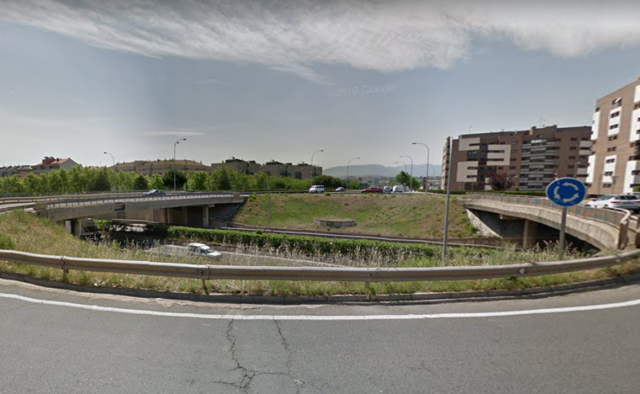 Rotonda de interesección entre Portillejo y la la LO-20. 