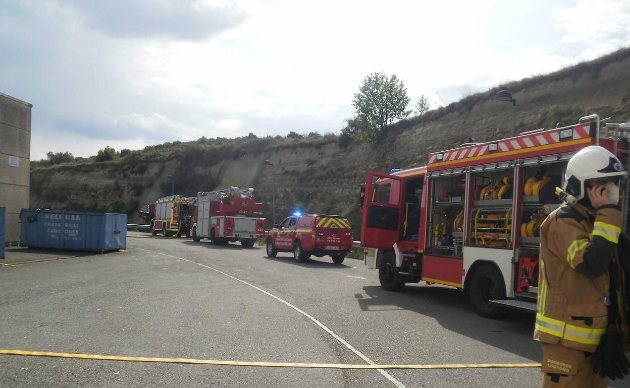 Bomberos de Logroño y Álava participan en un simulacro de incendio en Ramondin