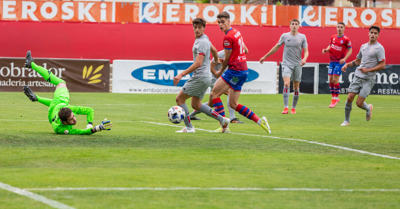 Fotos: Importantísima victoria del Calahorra ante el Athletic B