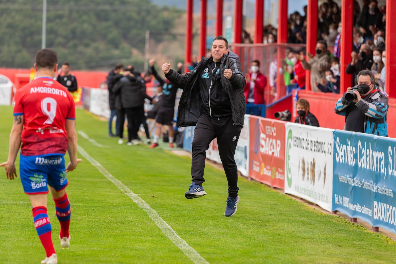 Fotos: Importantísima victoria del Calahorra ante el Athletic B