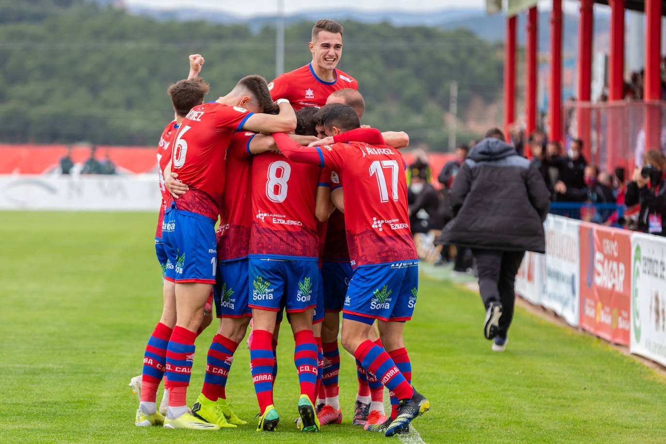 Fotos: Importantísima victoria del Calahorra ante el Athletic B