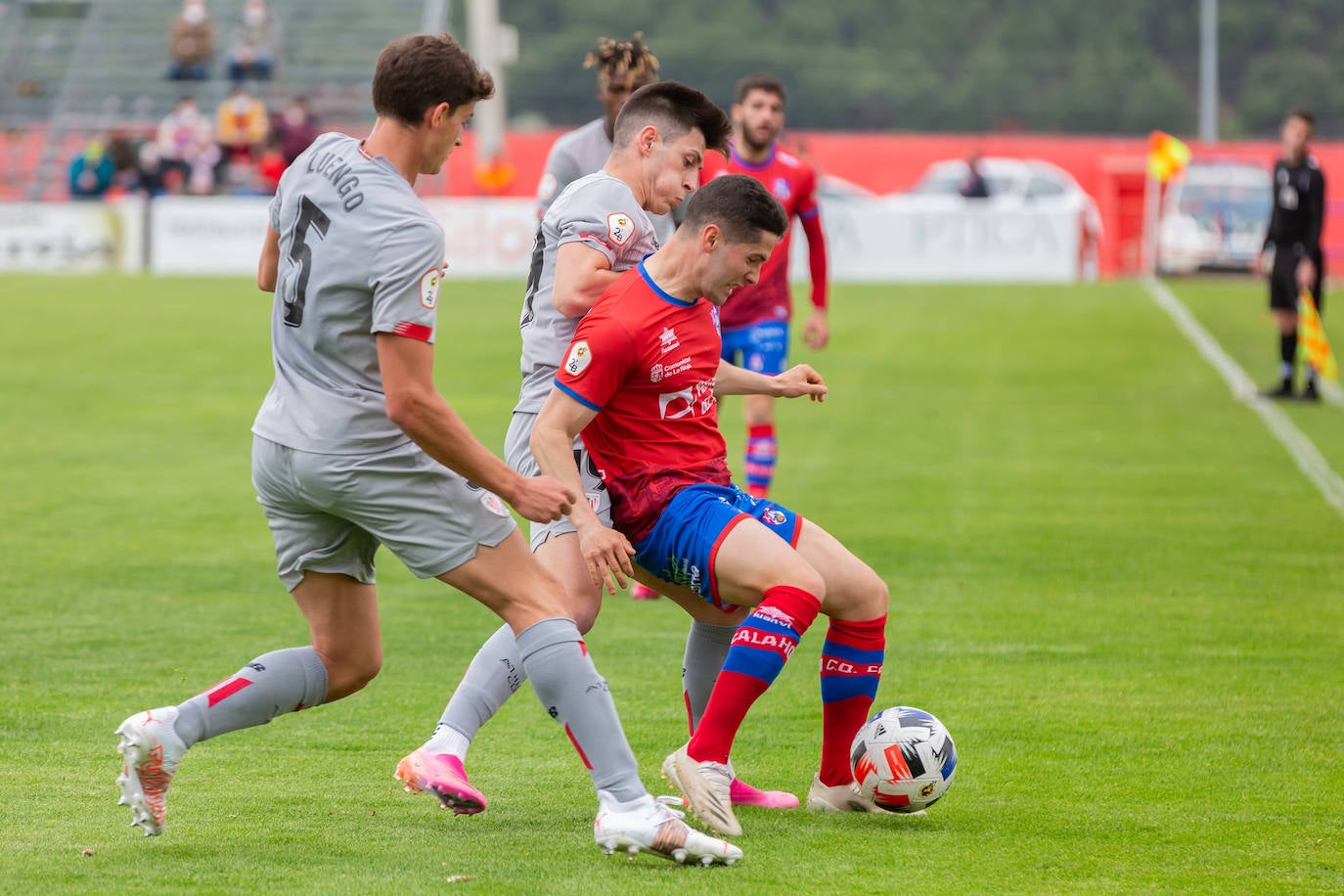 Fotos: Importantísima victoria del Calahorra ante el Athletic B