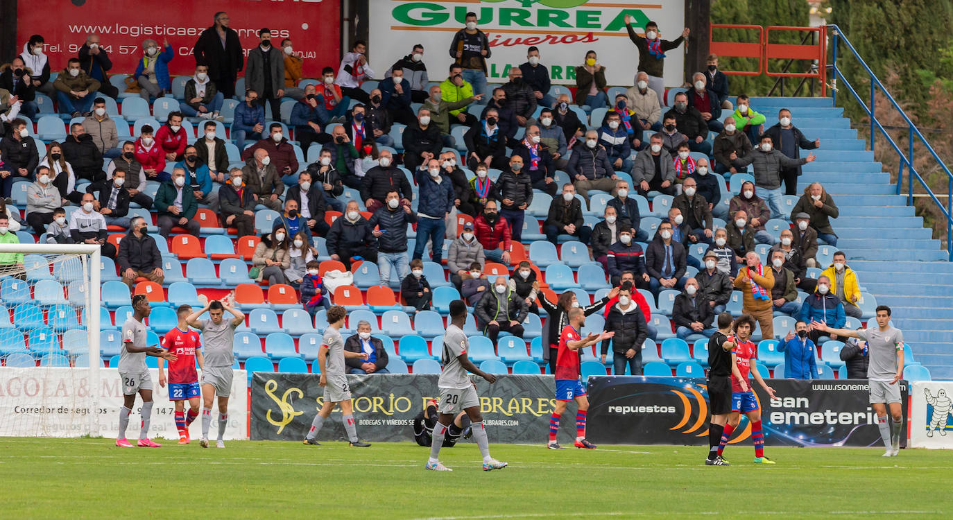 Fotos: Importantísima victoria del Calahorra ante el Athletic B