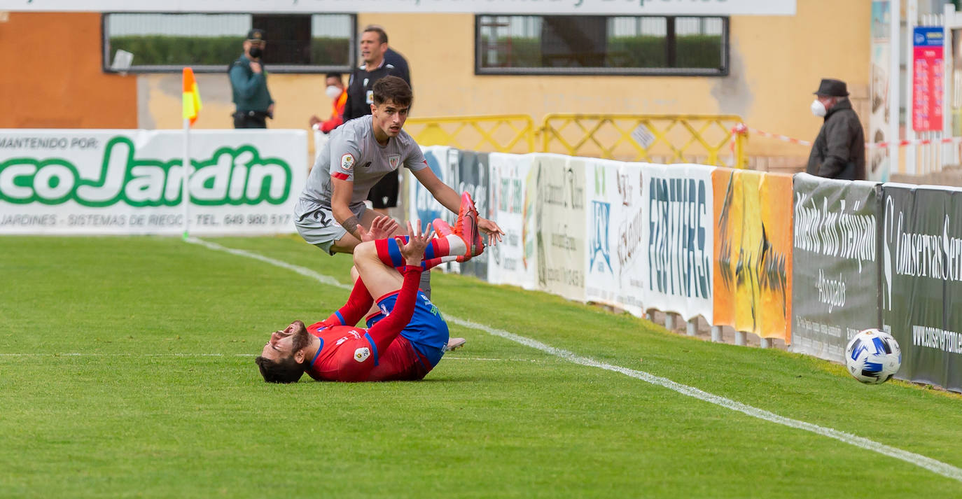 Fotos: Importantísima victoria del Calahorra ante el Athletic B