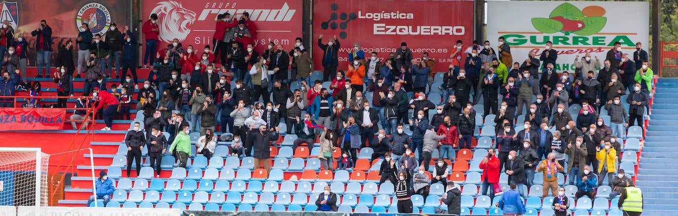 Fotos: Importantísima victoria del Calahorra ante el Athletic B