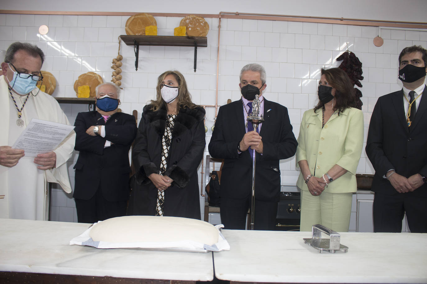 Fotos: La Cofradía del Santo pinta a las doncellas