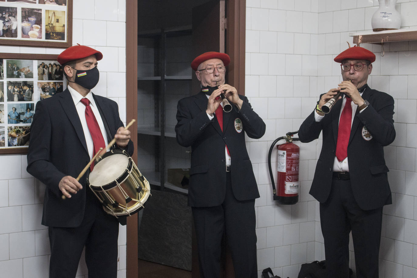 Fotos: La Cofradía del Santo pinta a las doncellas