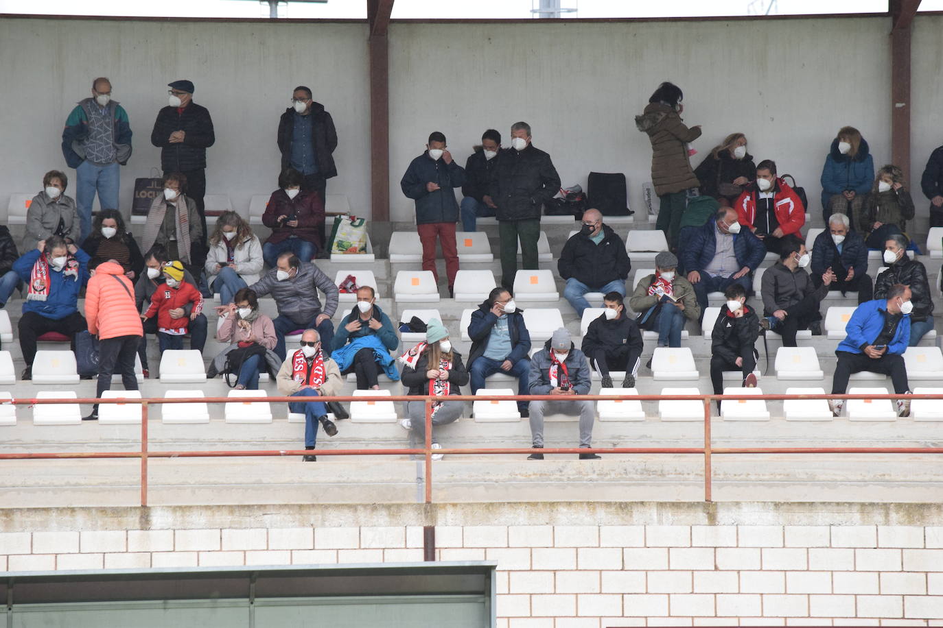 Fotos: Las imágenes del empate entre la SD Logroñés y la Real Sociedad B