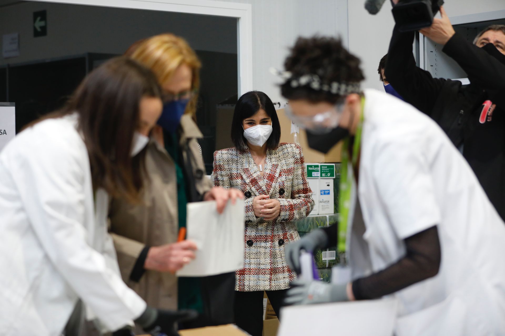 Carolina Darias, en la recepción de vacunas de Pfizer en Riofarco. 