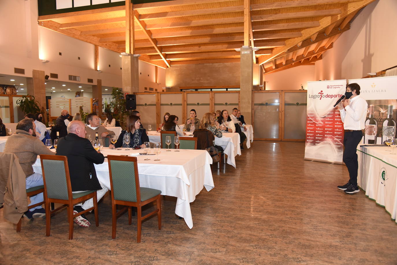 Entrega de premios a los ganadores del Torneo Viña Ijalba, de la Liga de Golf y Vino.