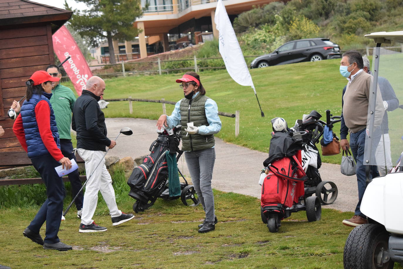 Imágenes de los jugadores durante el Torneo Viña Ibalba, de la Liga de Golf y Vino.