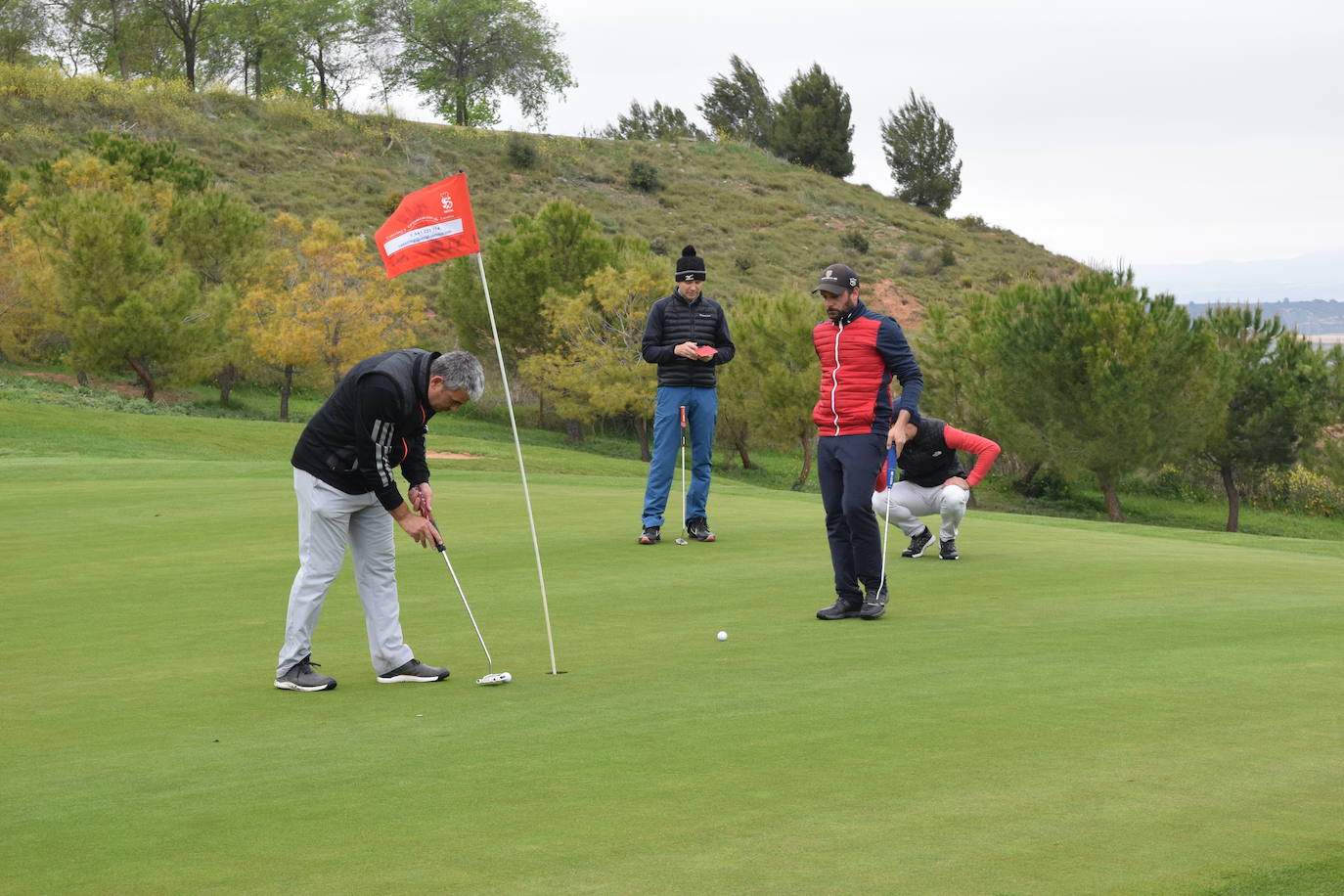 Imágenes de los jugadores durante el Torneo Viña Ibalba, de la Liga de Golf y Vino.