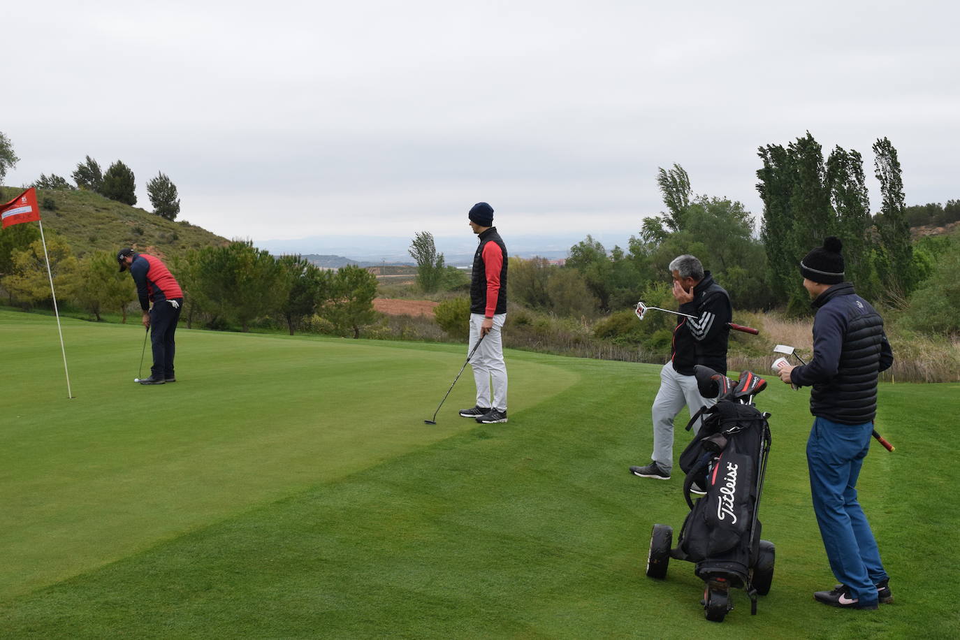 Imágenes de los jugadores durante el Torneo Viña Ibalba, de la Liga de Golf y Vino.