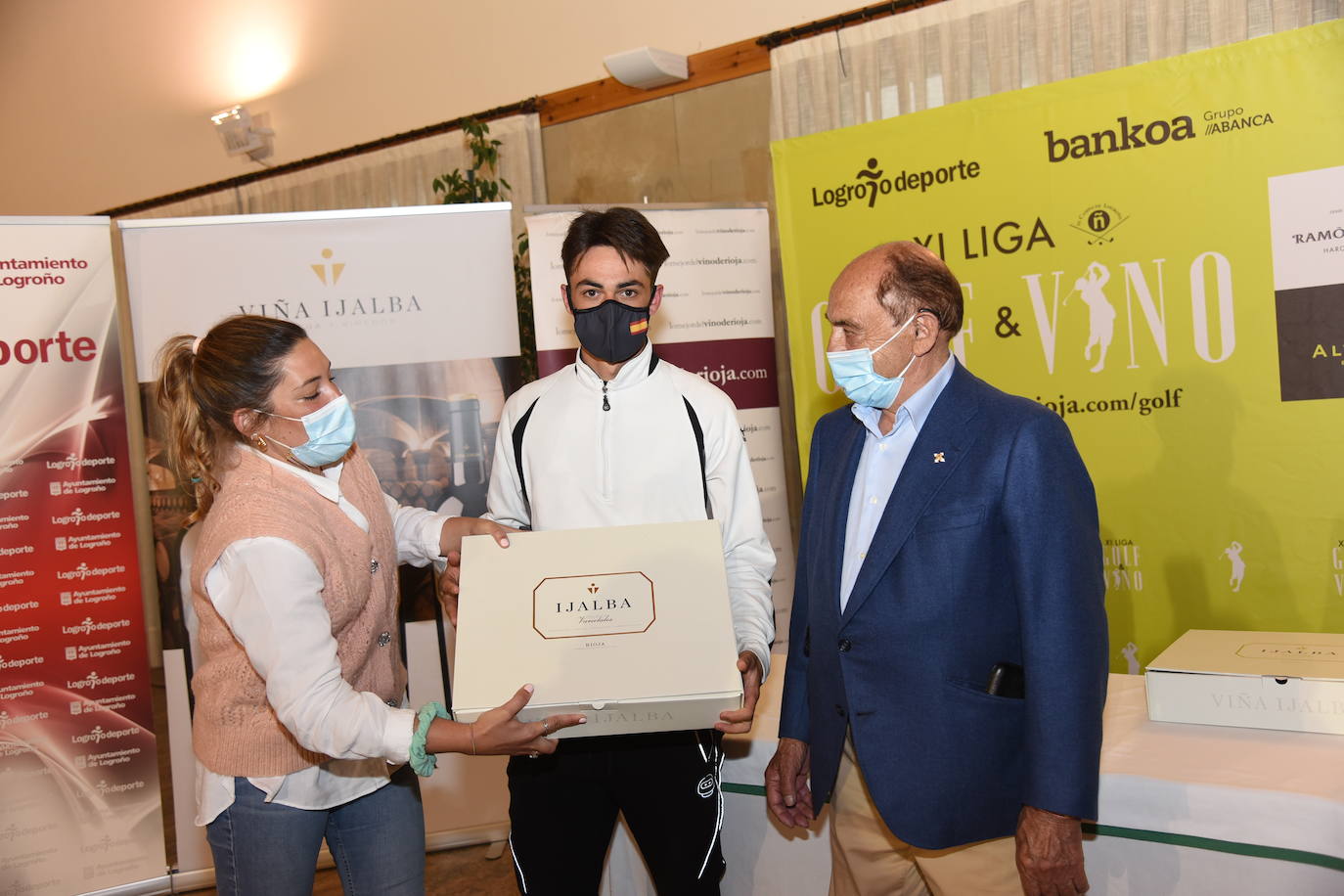 Entrega de premios a los ganadores del Torneo Viña Ijalba, de la Liga de Golf y Vino..