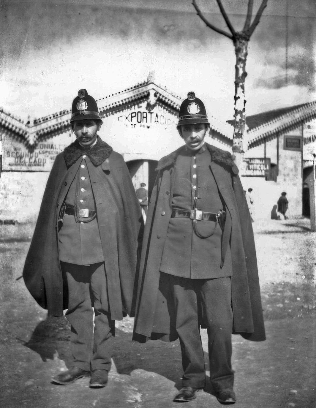 Guardias municipales. A la derecha, el sargento Teódulo Tomillo