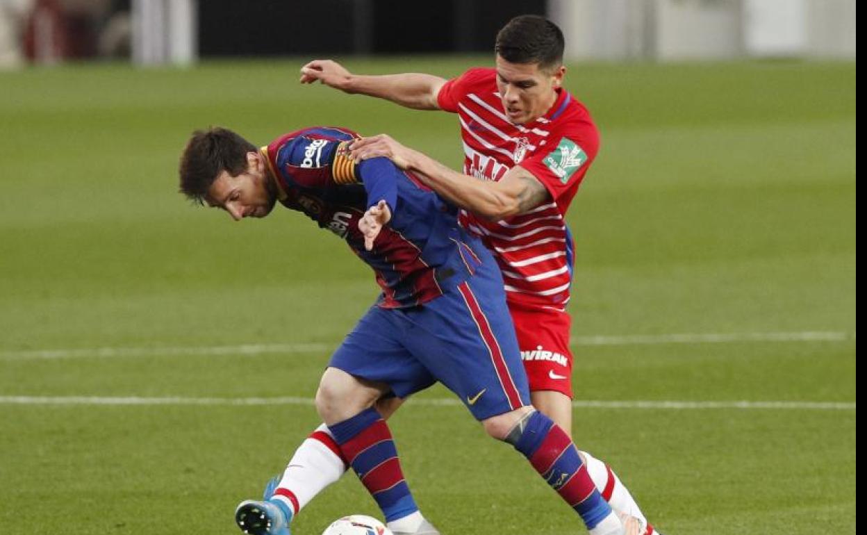 Leo Messi, en un lance del partido Barcelona-Granada. 