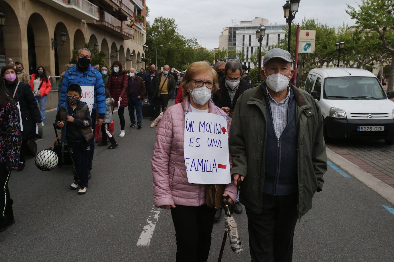 Fotos: Manifestación contra los megaparques eólicos, organizada por la Plataforma por el Desarrollo Sostenible del Alto Cidacos en Logroño