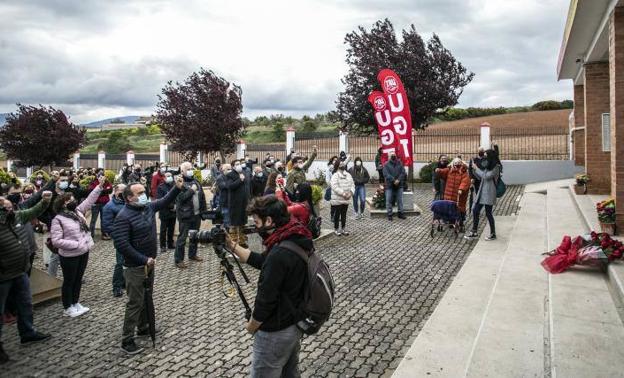 Imagen principal - Andreu y Hermoso de Mendoza se suman al homenaje de La Barranca