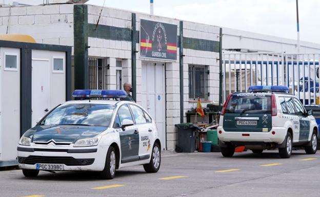 Efectivos policiales durante la búsqueda de Tomás Gimeno y sus hijas.