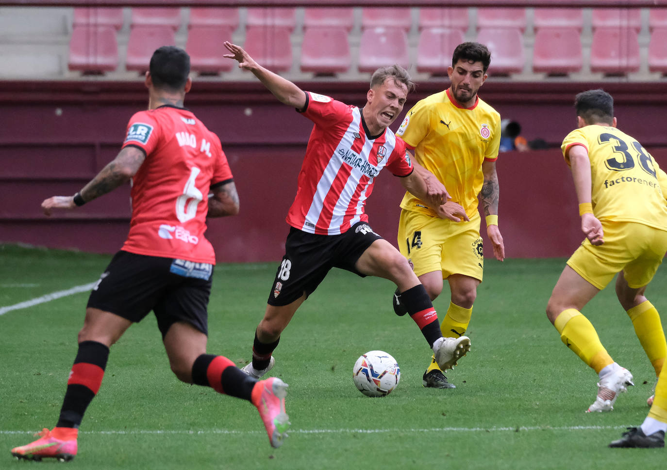 Fotos: Las imágenes de la dura derrota de la UD Logroñés ante el Girona