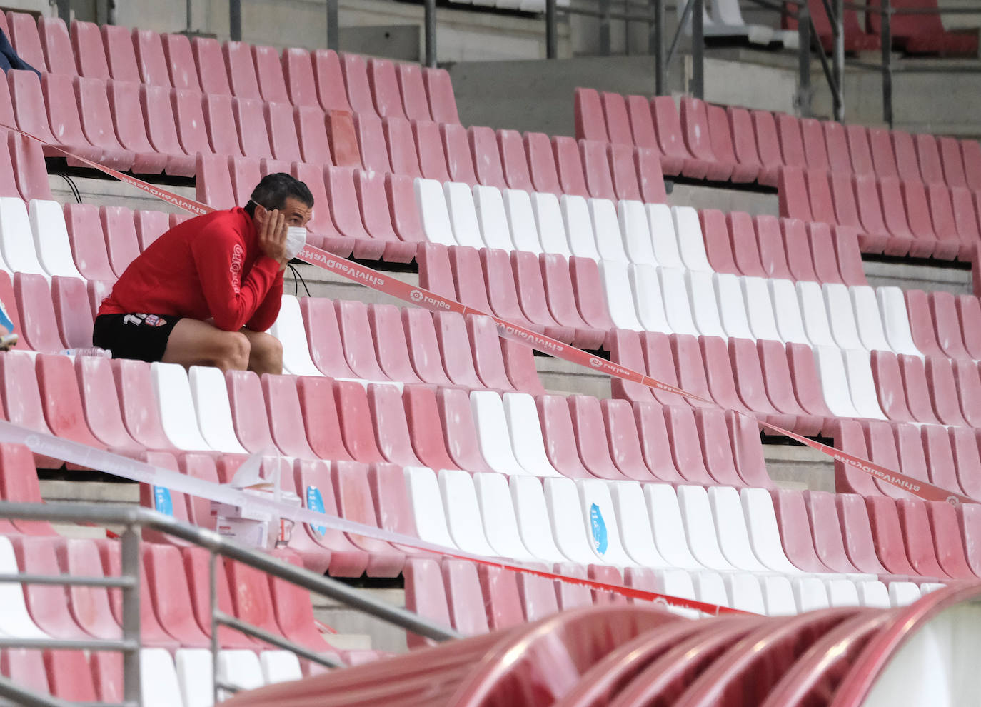 Fotos: Las imágenes de la dura derrota de la UD Logroñés ante el Girona