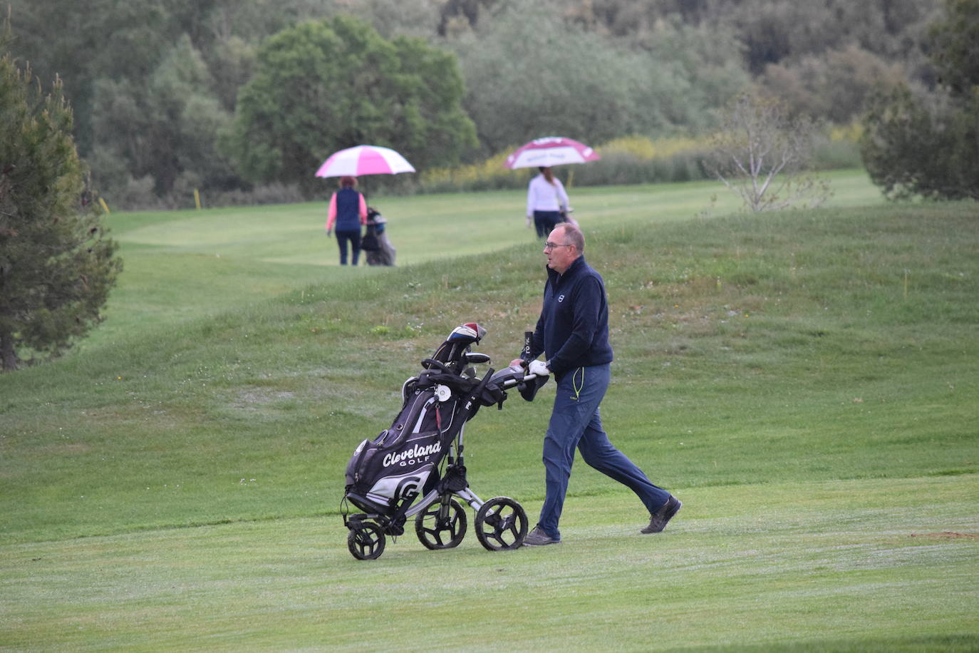 Los participantes en el torneo Bodegas Altanza de la Liga de Golf y Vino disfrutaron de un gran día de gol en El Campo de Logroño.